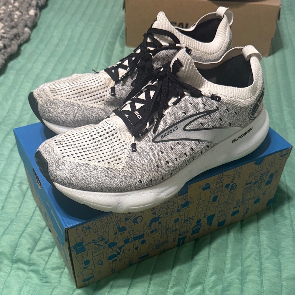 Brooks Glycerin 20 Stealthfit Gray and White Running Shoes US Men’s 10.5